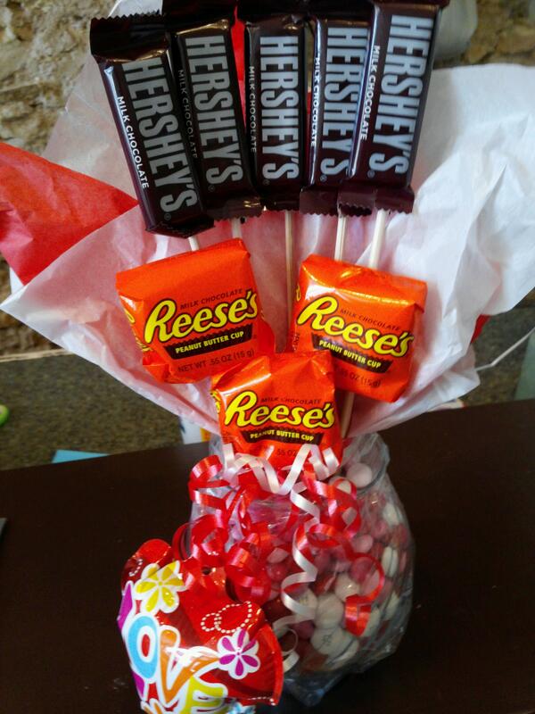 doby67's tweet photo. Candy Bouquet courtesy of C and J NikNaks http://t.co/plffn6YerA @jdobypr  @TheHypeMagazine http://t.co/mIwyPV06wW