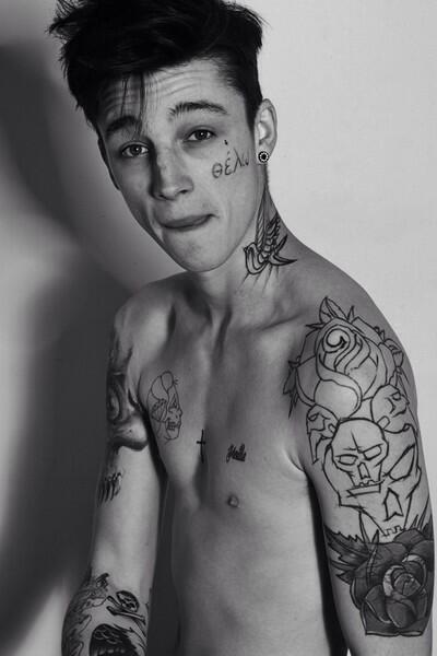 httpfallse's tweet image. This is me