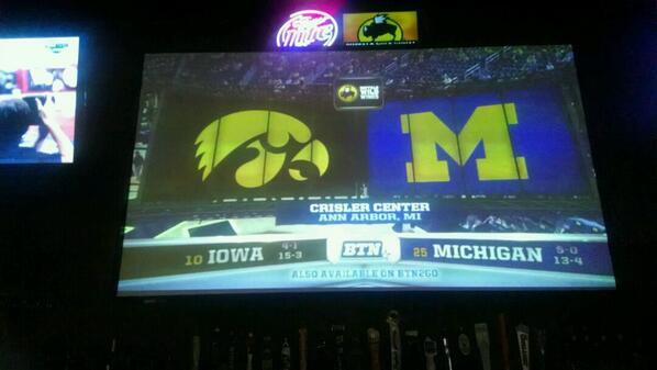 steaksauce22's tweet photo. 80 inch tv....and $2 Coors light.  #boom #orlandobdubsbetterthanwilliams. @kellihalina @SauceBoss_06 @JNel2204 http://t.co/hbkwGudFKH