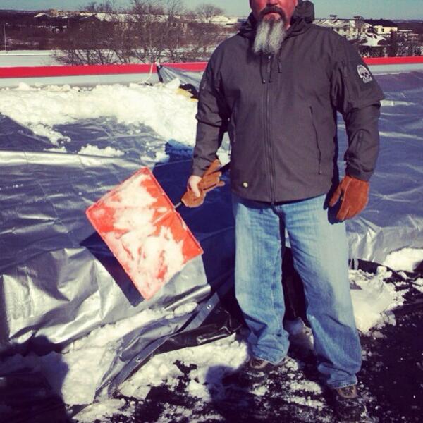 DAUNTLESSVR's tweet photo. Shoveling snow in 10 degrees on the roof sporting @tadgear's #stealthhoodie like a boss. #NCBRT #virtsim #tadgear http://t.co/cD5SXF1ReX