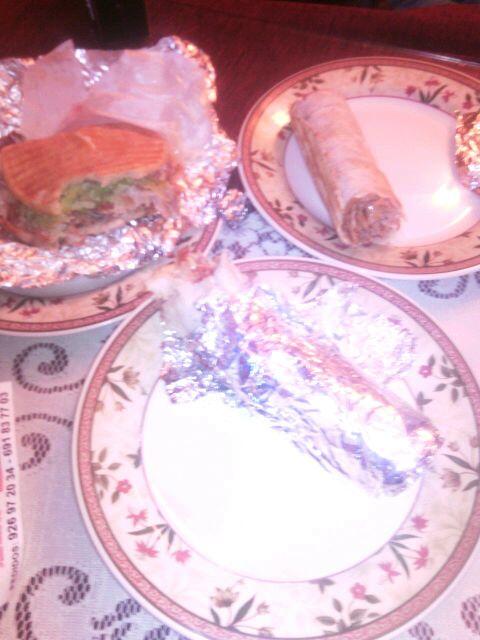Turrialways's tweet photo. Cenita improvisada de kebab con @javi83turri y #charito http://t.co/5lX8kS8t2X