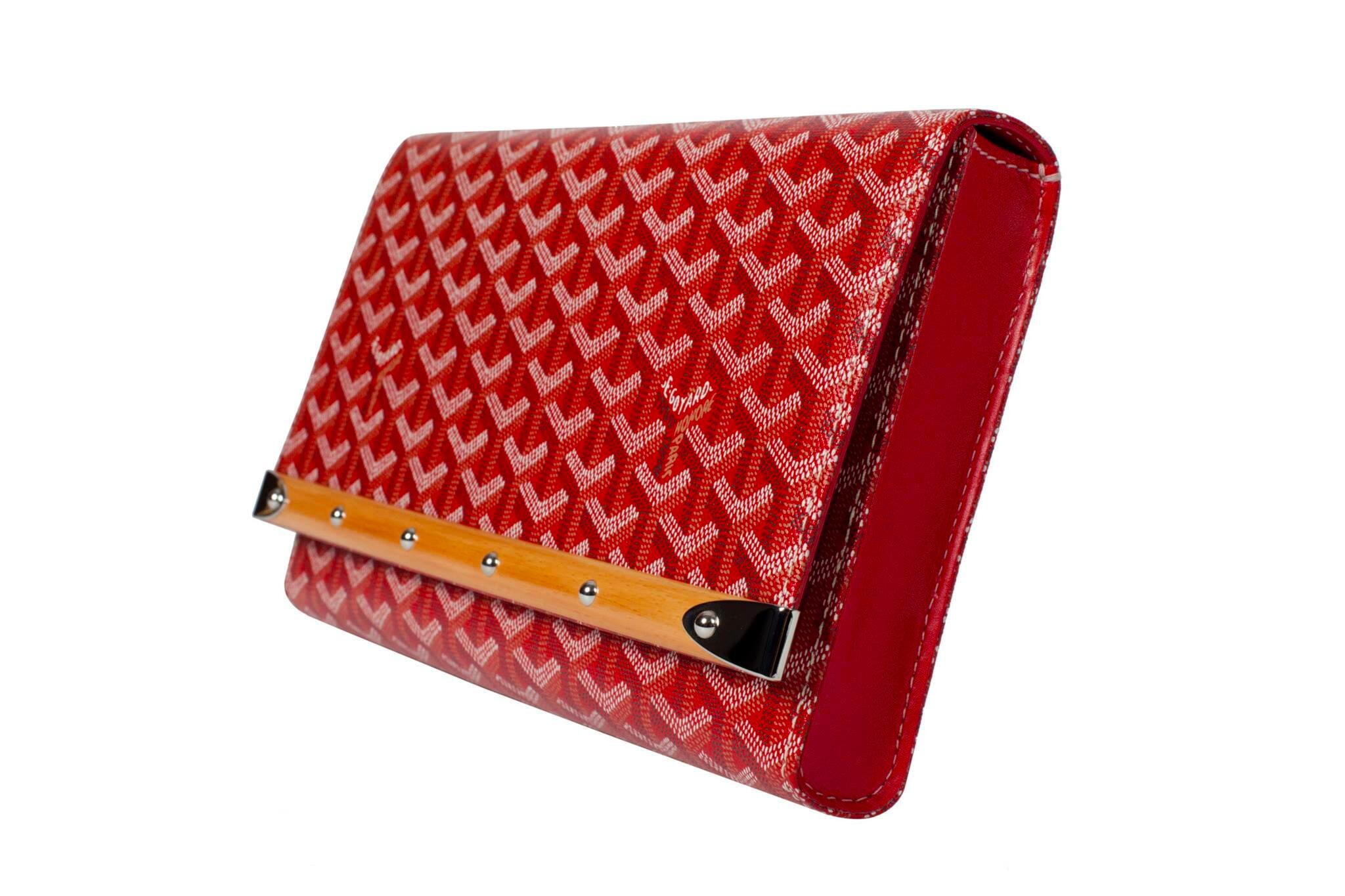 GoyardOfficial on X: #Goyard Classics# The Monte-Carlo clutch, in red  goyardine and leather.  / X