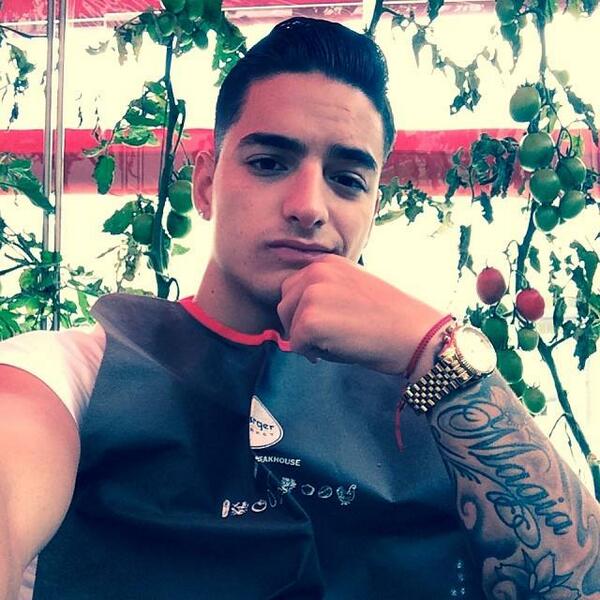 9805Denis's tweet photo. @FAMILYMLMBMANGA  @MALUMACOLOMBIA  @Malumacba  eres un papasito http://t.co/pNgluDxxrE