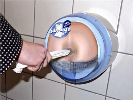 Toiletpapier op toiletten in de Amsterdam ArenA! #ajafey #briljant