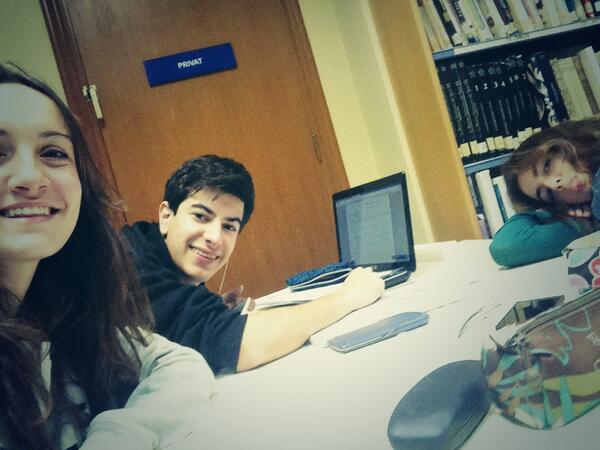 evagil21's tweet photo. Bibliotecatimeee !!! @martamart18 @fedevalls93 http://t.co/QGUUunqY3I