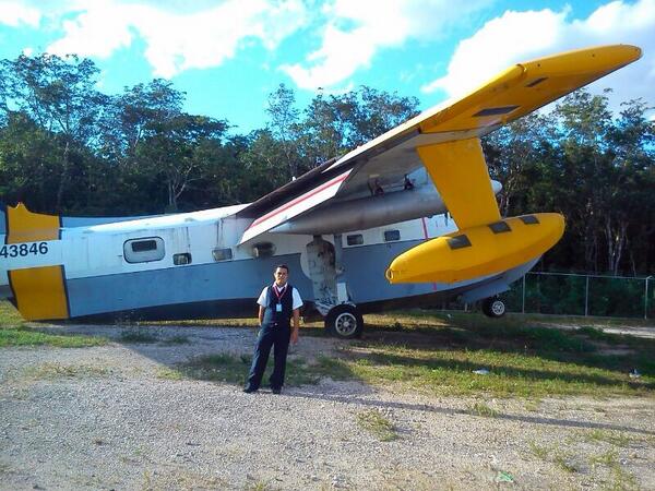 Que tipo de avión será este ? <a href="/Aeropuerto_CUN/">Aeropuerto de Cancún</a>