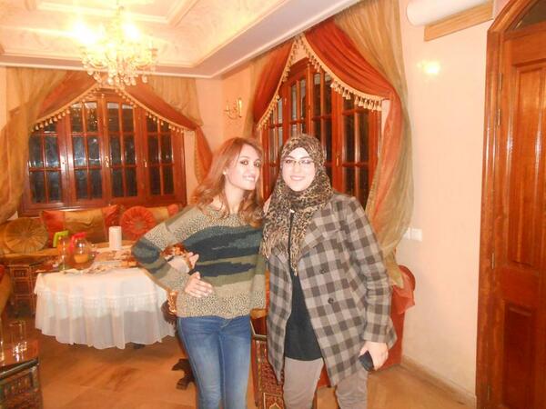 zineb_oussama's tweet photo. صحفية جريدة الصحراء المغربية بضيافة زينب http://t.co/m2h5pMIwpN