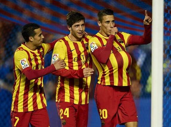 Grande Tello, jugando y marcando goles aunque esté embarazado. Otros por menos se borran.