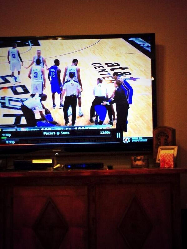 NotTopTen's tweet photo. Ref really got into this game. Rt when you see it http://t.co/SW1F1eQCfG