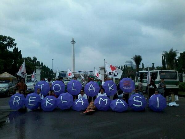 rudolfdethu's tweet photo. Teguh tolak reklamasi. Selamatkan Bali dari ketamakan penguasa yang seharusnya melindungi tanah &amp; rakyatnya. http://t.co/ErBFkC455A