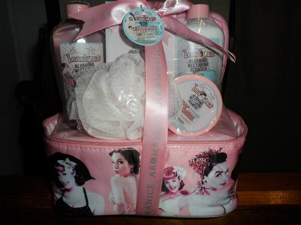 HunterValleyCat's tweet photo. dont forget to check out our auction items at https://t.co/TuFsptgJcL http://t.co/BlqRuavErz