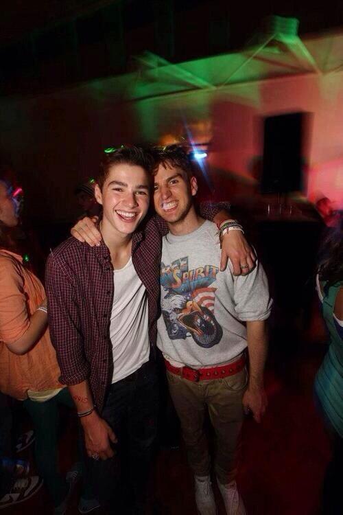 HcaxOfAll's tweet photo. Me or Jack? go! 😏 http://t.co/52maMlX2G3