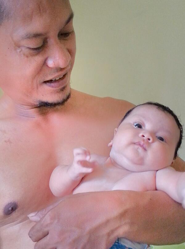 achmadsb's tweet photo. Turunlah lekas dari pangkuannya, engkau lelaki kelak sendiri http://t.co/zRYyMG3ik9