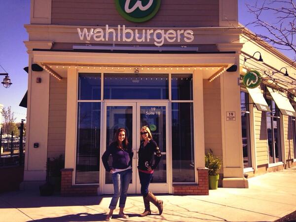 GinaAndrews's tweet photo. #Wahlburgers  @kc_yankees20 http://t.co/qbzQtQqiOt