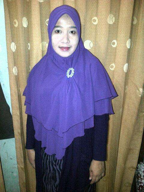 My mom wearing hijab from @happywearhijab. Tambah cantiiikk dan syar'i, thanks @happywearhijab love the material