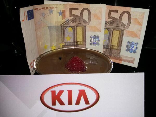 fredofrodo's tweet photo. Este es mi postre.Por problemas técnicos no apareció a tiempo.#postredariokia http://t.co/IIapbk8PiV