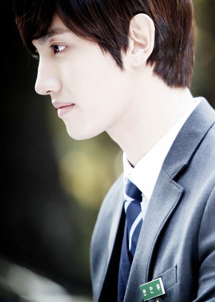 Bep8lPkCEAAOfMT.jpg:large