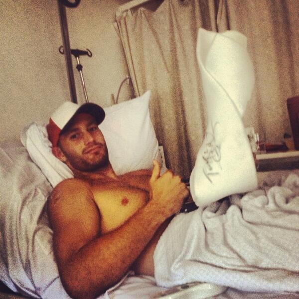 The cast is off time to break <a href="/_TommyBell_/">Tom Bell</a> out of here #newankle 👣 #goodtogo
