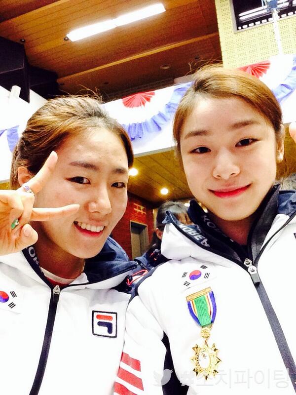 Korea_Olympic's tweet photo. 김연아 이상화 선수와 함께 2014소치동계올림픽 결단식 현장에서 @Yunaaaa @speed_sanghwa  @TwitterMirror #소치파이팅 http://t.co/FwmbviATZc