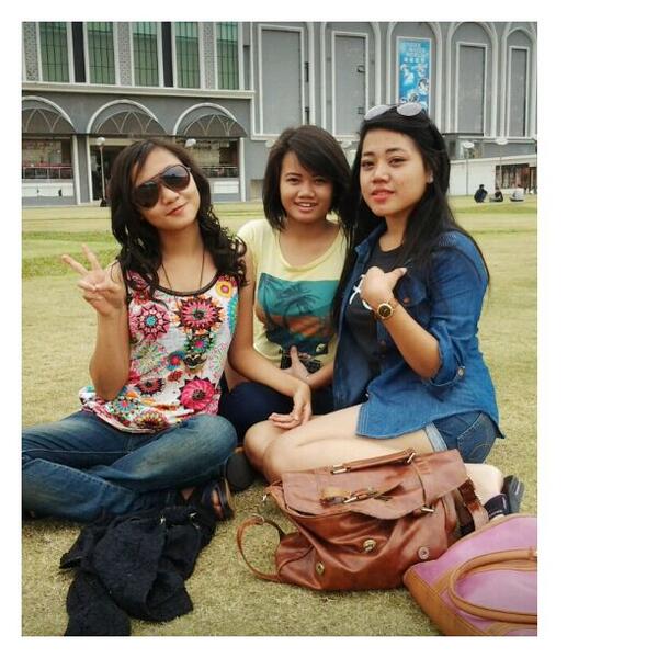 KuaniShal's tweet photo. we r young :* http://t.co/SRSafp0s7X