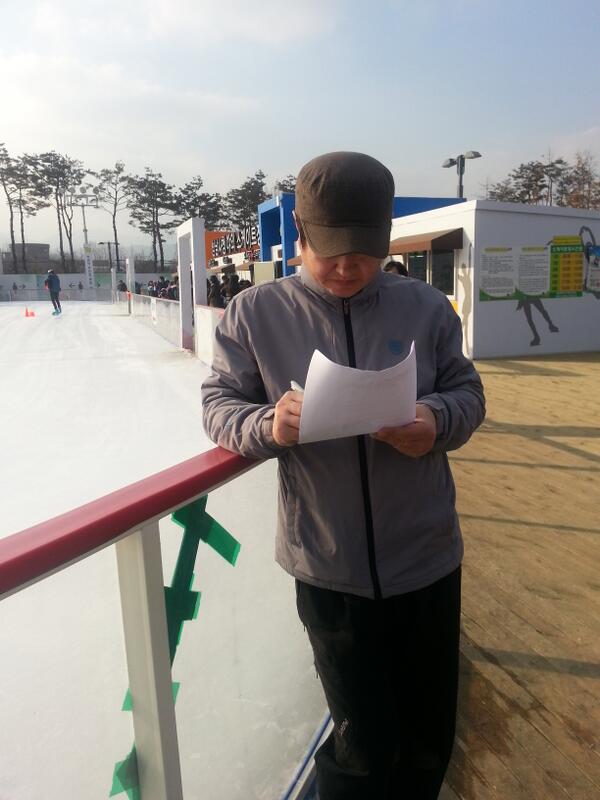 rokmcps's tweet photo. 성남시청 스케이트장
성남시 시정모니터 환경녹지분과원 자격으로
모니터중  입니다
입장료 1천원
애덜이 엄청좋아 하네요 http://t.co/LEet5BfVZQ
