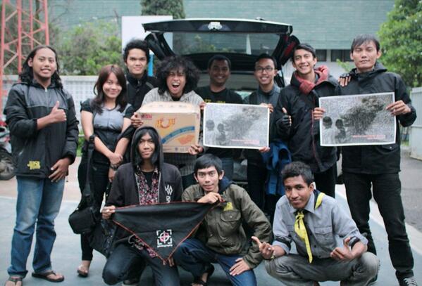 BEMstikombdg's tweet photo. Penyerahan donasi Sinabung @BudakBidik @Akademik_Stikom @Kami11_ @stikom13 @disini12 @2010Stikom http://t.co/LBlOLwPN8m
