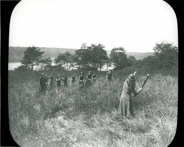 c3mktg's tweet photo. Love this! RT @girlscouts: Batter up! These Girl Scouts play ball in an open field during 1910s. #ThrowbackThursday http://t.co/asZfI2NEAN