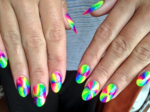 beccy_jane's tweet photo. @PollyMorganCull I want! “@nailsbyMH: ⭐️💅💅 Neon tie dye nailswag for #nailartqueen @lilyallen woo! 💅💅⭐️ http://t.co/EGHMU6ru02”