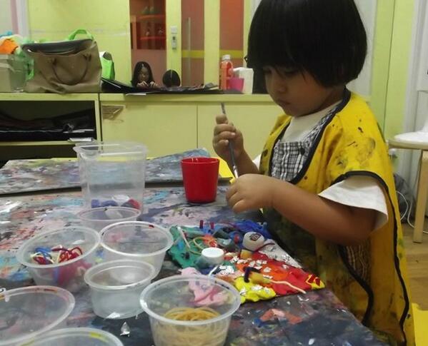 WOWART_STUDIO's tweet photo. Mengapa mengekspos anak-anak untuk ART? ART membantu anak mengembangkan kemampuan untuk lebih fokus http://t.co/NWikL3RC1a
