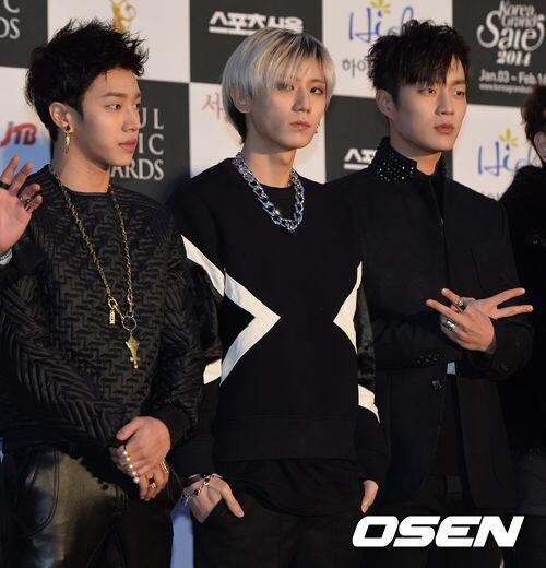 BeqKwRGCAAAu9DJ.jpg:large