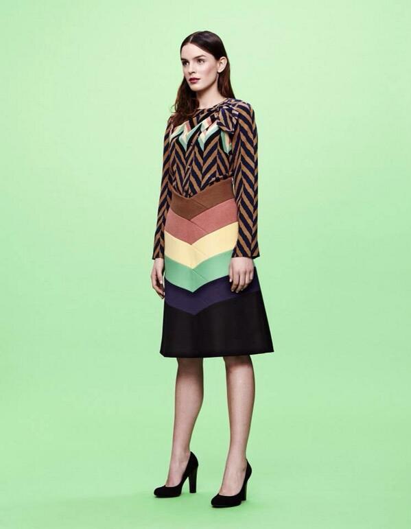 jcdcparis1's tweet photo. Chevron wool skirt &amp; graphic silk blouse #fashion #prefall14 #mode #lookoftheday #skirt #blouse #graphic #wool #silk http://t.co/cho0LxJOLq