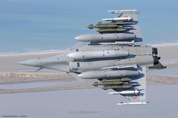 Dassault_OnAir's tweet photo. Pic of the week: A Rafale in a new heavily-armed configuration with missiles on third wing station © @anthonypecchi http://t.co/tEes8xP40j