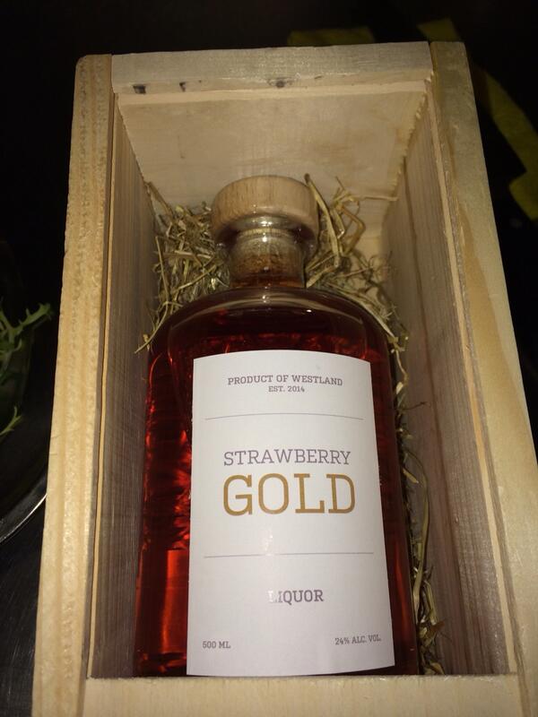 Kado van <a href="/nivenkunz/">Octávio</a> zijn eigen aardbeilikeur thnx fijne vriend