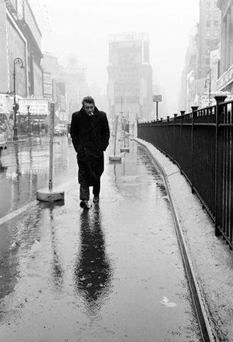 HistoryInPics's tweet photo. James Dean walking in the rain in New York city, 1955 http://t.co/NO77rmBwWW