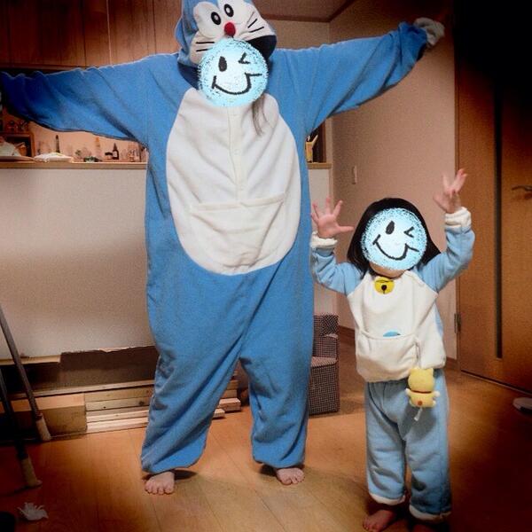 のん 娘のドラえもんパジャマ出来たーー わたしのは昔買った着ぐるみ ドラえもんとミニドラするのが夢だったわー Http T Co S5eucgyo4w