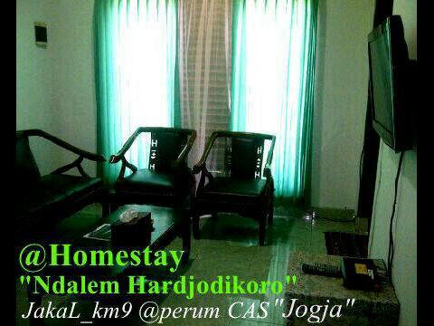 yUdhideVarza's tweet photo. @SebarIKLANbbm 3rooms AC,TVcable 32",Galon,KitchenSet,2K.M bathtup WaterHeater,Garage,24hour security Cp:085879917444 http://t.co/C39TZGx6xT