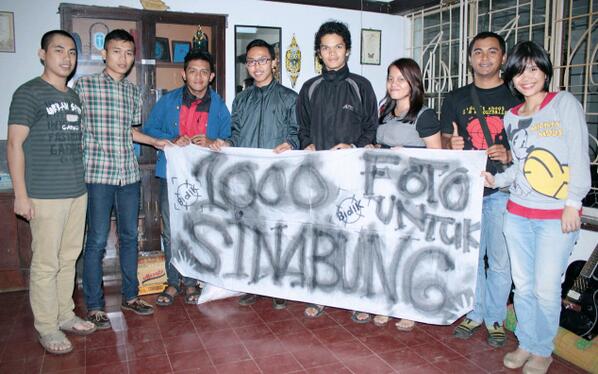 BEMstikombdg's tweet photo. Aksi 1000 foto u/ Sinabung GMKI @BudakBidik @Akademik_Stikom @stikom13 @Kami11_ @disini12 @2010Stikom http://t.co/yffKSnwe3g
