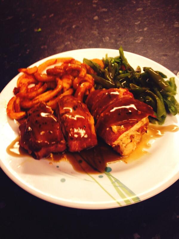 adamriglar's tweet image. Getting good at this cooking malarkey! #studentcookbook #mealsondeals #nomalicious