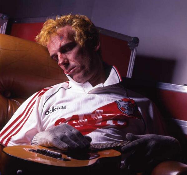 un día como hoy en 1950 nacía un prócer del rock, el eterno Flaco Spinetta. Genio!!! Entra a: rockmonumental.com