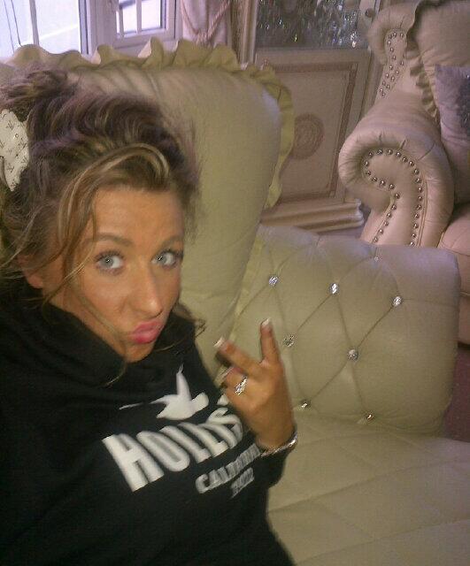 Jess_52343's tweet image. Always Got Time 4 A Pic When Yh Finished Cleanin Lmao! #Rough #NoOnePerfect