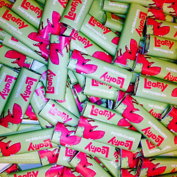 LearnyApp's tweet image. Helemaal in de ban van Learny! Deze namiddag hebben we de wikkels van de chocolaatjes geplooid #learnyapp #startup