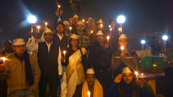 AAPAllahabad's tweet photo. शुभाष चंद्र बोसे कि 117th जयंती पर आम आदमी पार्टी ,इलाहाबाद ने प्रकाश उत्सव मनाया , http://t.co/5gsNKokrDF