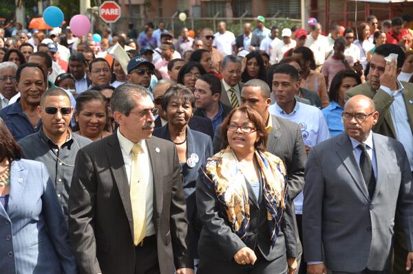 AmauryReyna's tweet photo. Marchamos por la #UASD como señal de victoria y confirmación de que el 53.7% del Claustro dijo que #EmmaEsAvance http://t.co/oXnXUE02Jo