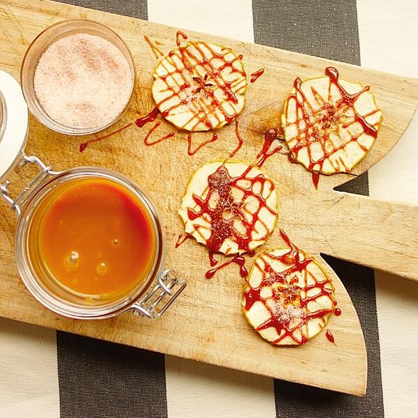 simpleandcrisp's tweet image. Try this immaculate bite for dessert: S&amp;amp;C Apple drizzled in caramel &amp;amp; salt #simpleresolutions goo.gl/bXoavR