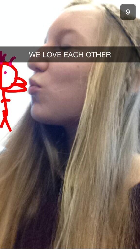 SamDfran's tweet image. @BethMacDougall6 yea she's even got a bf!!!1!