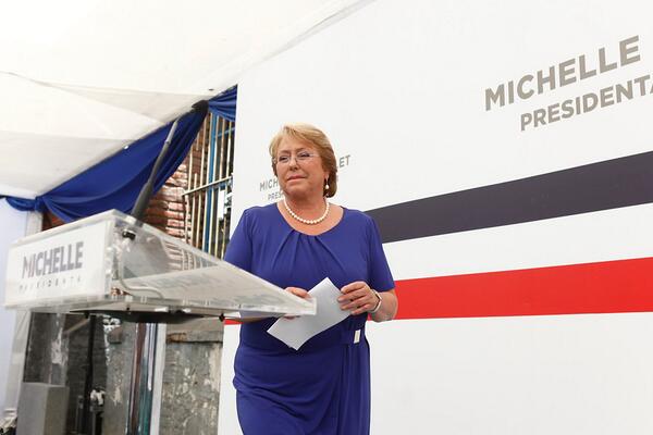 biobio's tweet image. Cancelan anuncio de gabinete de Michelle Bachelet previsto para este jueves rbb.cl/8c35 |