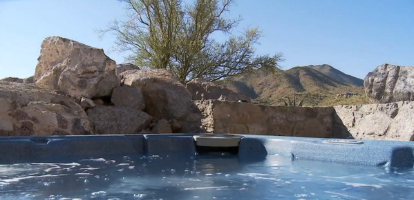 NoJobNeeded's tweet photo. Relaxing hot tub views! No snow here ... Love AZ! http://t.co/8IjrFqaYqJ