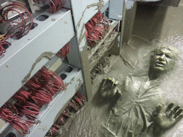 flamingdead's tweet photo. seems london underground contractors spilled some carbonite.. http://t.co/SUxMSVoIJN