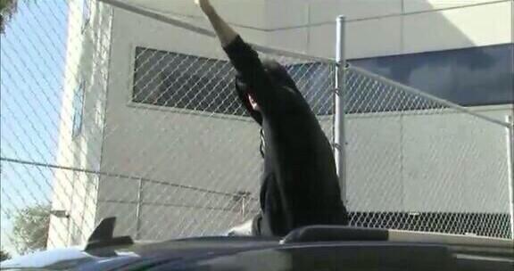 yawbiebers's tweet image. HE WAVED AT FANS OMG