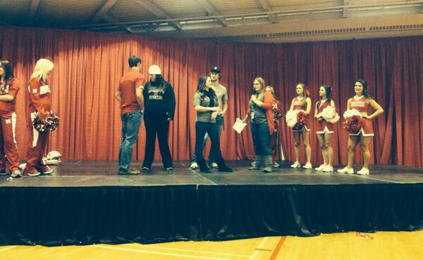 HuskerSpirit's tweet image. Cheering on the Ultimate Fan Contest at #getRec'd #comeforfreestuff